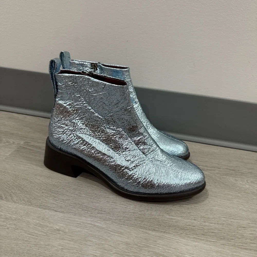 Sies Marjan Ankle Booties Ally in Metallic Crinkle Sky Blue